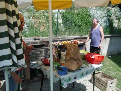 Santo20Stefano20Roero20Maurizio20-202011-05-0820-2002_Pino20alla20pietra20e20Ada20con20aglietto